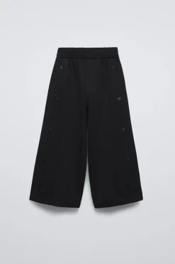 PANTALÓN INTERLOCK BOTONES