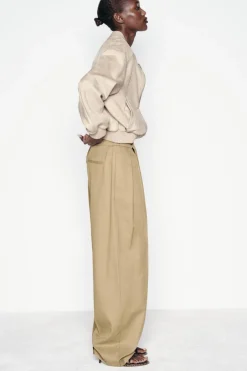 PANTALÓN PINZAS HEBILLA