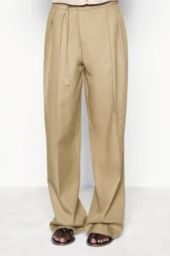 PANTALÓN PINZAS HEBILLA