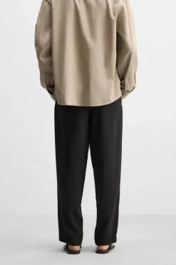 PANTALÓN PLIEGUES CINTURÓN