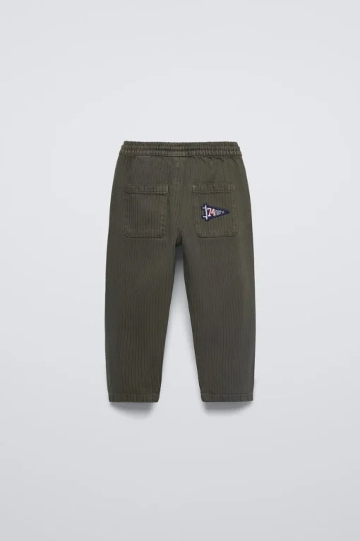 PANTALÓN RAYAS PARCHE
