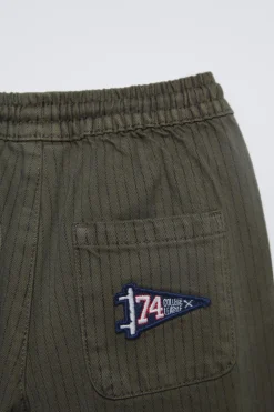 PANTALÓN RAYAS PARCHE