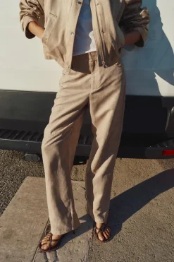 PANTALÓN RECTO EFECTO ANTE