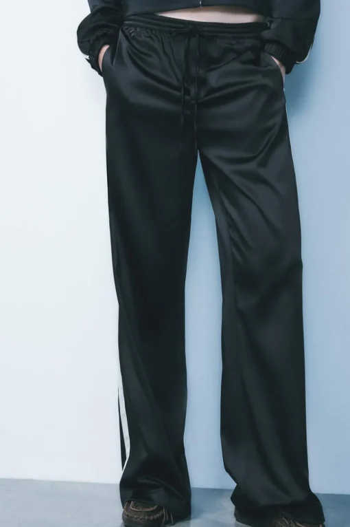 PANTALÓN SATINADO BANDA LATERAL