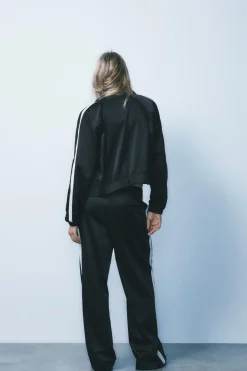 PANTALÓN SATINADO BANDA LATERAL