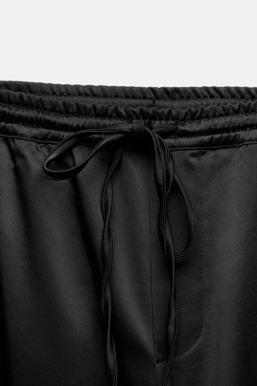 PANTALÓN SATINADO BANDA LATERAL