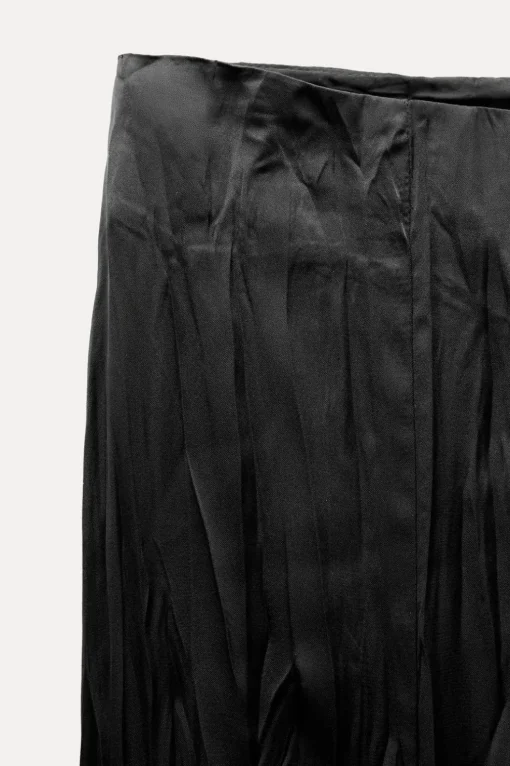 PANTALÓN SATINADO EFECTO ARRUGADO