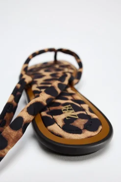 SANDALIA PLANA ESTAMPADO ANIMAL