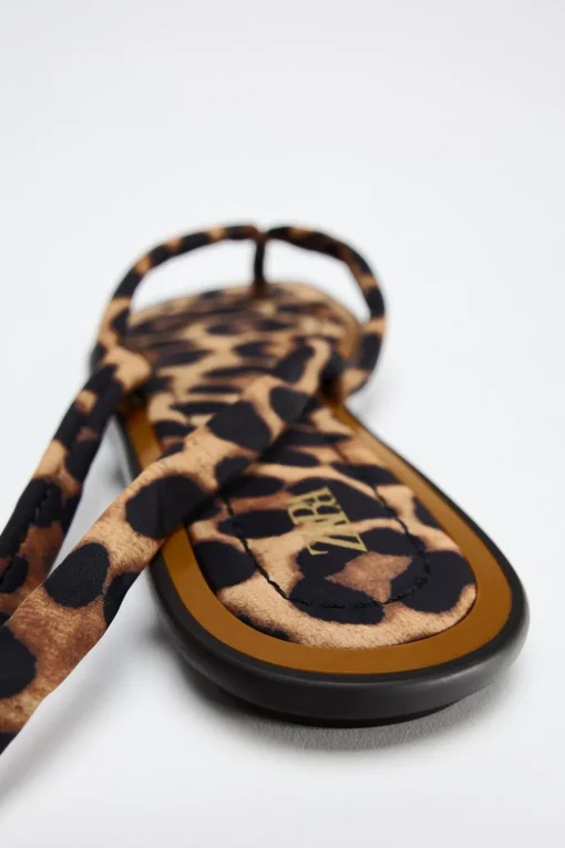 SANDALIA PLANA ESTAMPADO ANIMAL