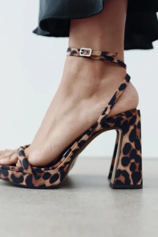 SANDALIA PLATAFORMA ESTAMPADO ANIMAL