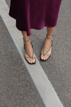 SANDALIA TACÓN BRILLOS
