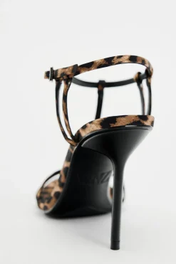 SANDALIA TACÓN ESTAMPADO ANIMAL