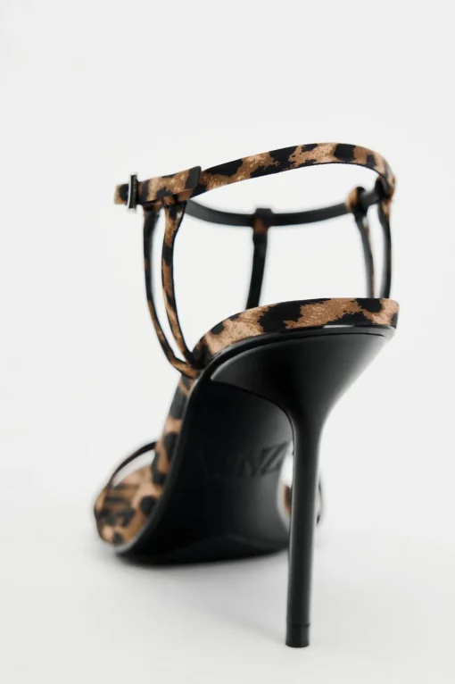 SANDALIA TACÓN ESTAMPADO ANIMAL