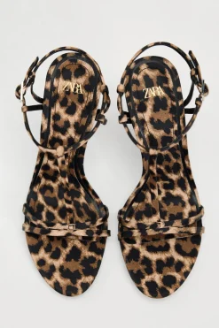 SANDALIA TACÓN ESTAMPADO ANIMAL