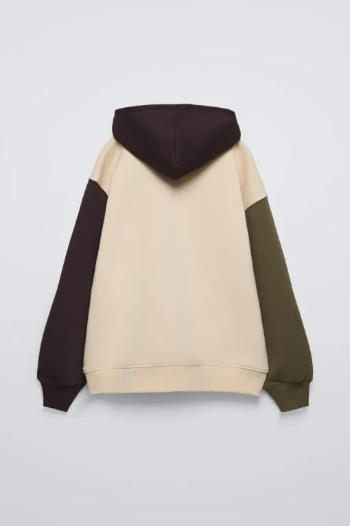 SUDADERA CAPUCHA TEXTO RELIEVE