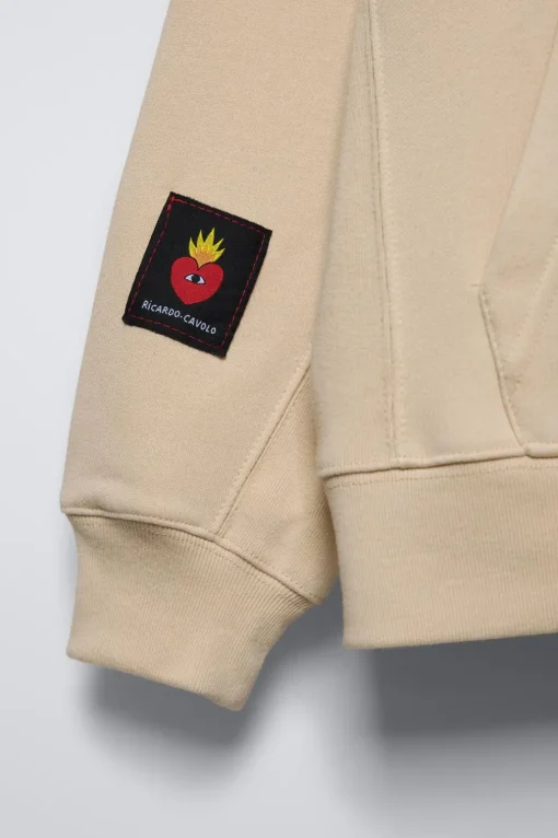 SUDADERA CAPUCHA X RICARDO CAVOLO