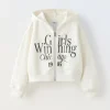 SUDADERA CREMALLERA TEXTO CROP FIT