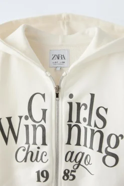 SUDADERA CREMALLERA TEXTO CROP FIT