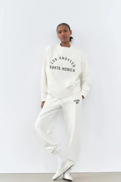 SUDADERA EFECTO LAVADO TEXTO ENGOMADO