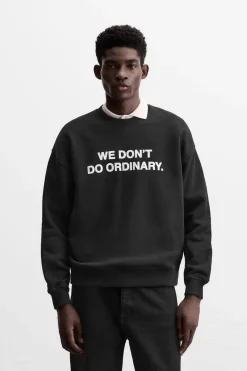 SUDADERA TEXTO ESTAMPADO