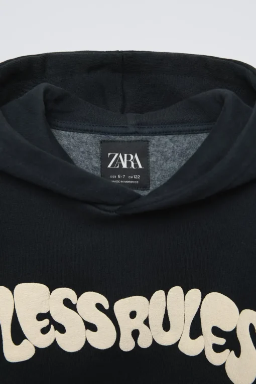 SUDADERA TEXTO RELIEVE
