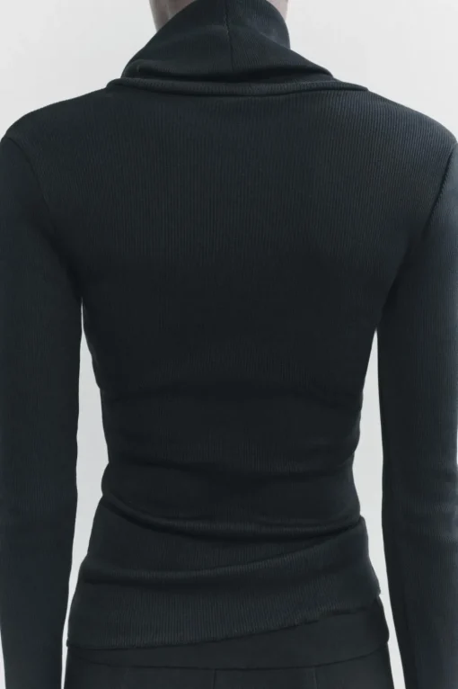 TOP CANALÉ CUELLO ALTO