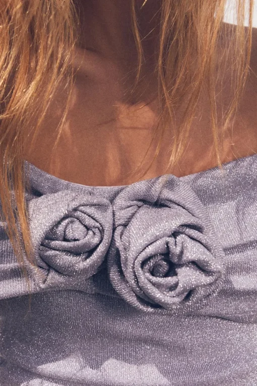 TOP HILO METALIZADO FLORES RELIEVE