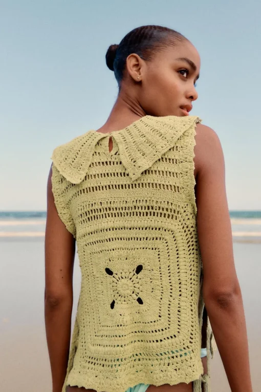 TOP PUNTO CROCHET LAZOS LATERALES