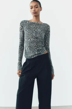 TOP PUNTO ESTAMPADO ANIMAL