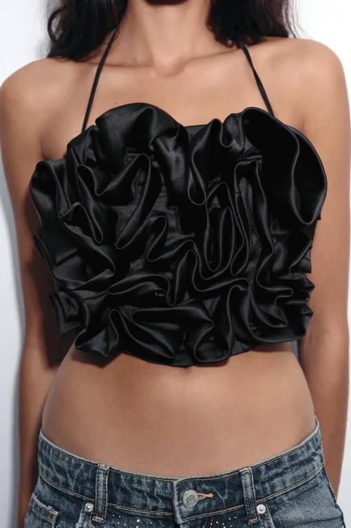 TOP SATINADO HALTER FLOR RELIEVE
