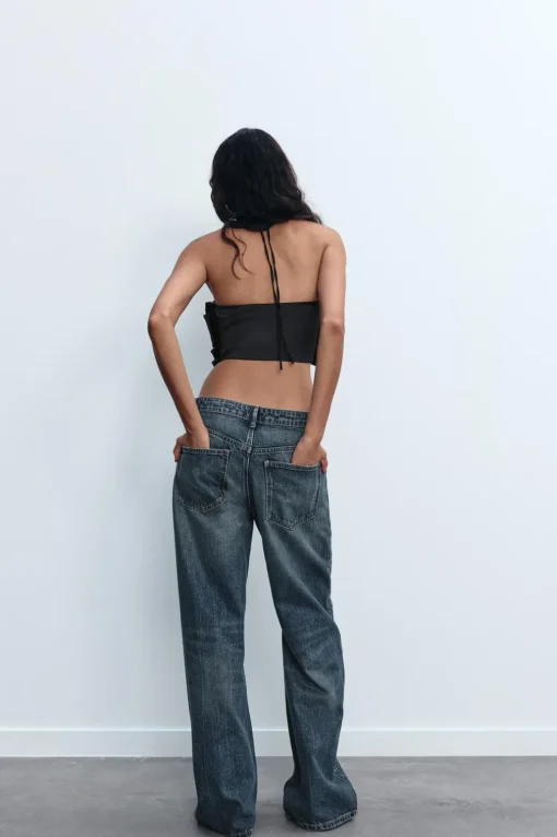 TOP SATINADO HALTER FLOR RELIEVE