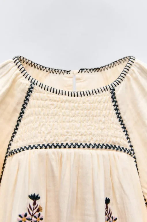 VESTIDO BORDADO NIDO DE ABEJA