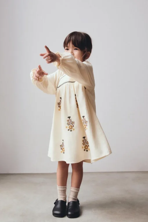 VESTIDO BORDADO NIDO DE ABEJA