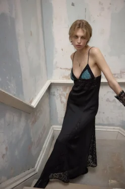VESTIDO COMBINADO BORDADO ABALORIOS