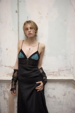 VESTIDO COMBINADO BORDADO ABALORIOS