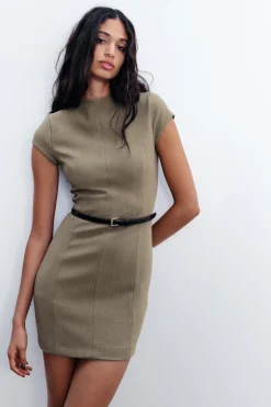 VESTIDO CORTO CINTURÓN