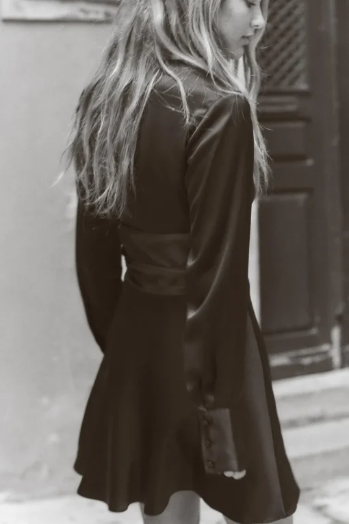 VESTIDO CORTO SATINADO