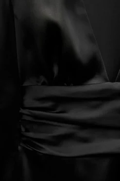 VESTIDO CORTO SATINADO