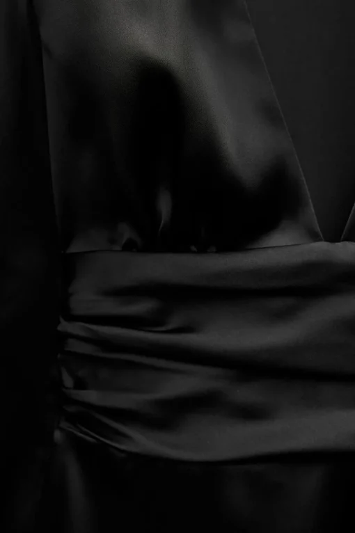 VESTIDO CORTO SATINADO
