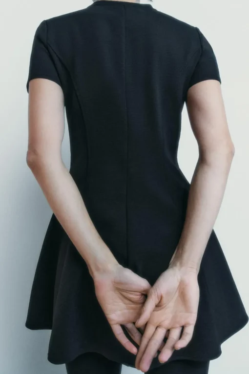 VESTIDO CORTO SKATER