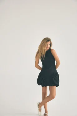 VESTIDO CORTO VOLUMEN