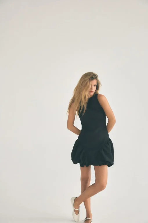 VESTIDO CORTO VOLUMEN