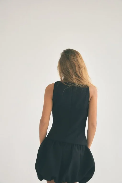 VESTIDO CORTO VOLUMEN