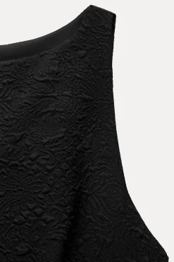 VESTIDO CORTO VOLUMEN