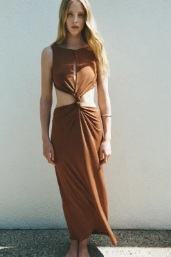 VESTIDO CUT OUT ESPALDA DESCUBIERTA