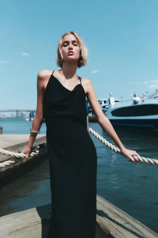VESTIDO FLUIDO ASIMÉTRICO