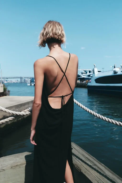 VESTIDO FLUIDO ASIMÉTRICO