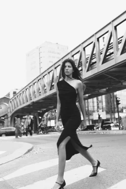 VESTIDO MIDI ASIMÉTRICO