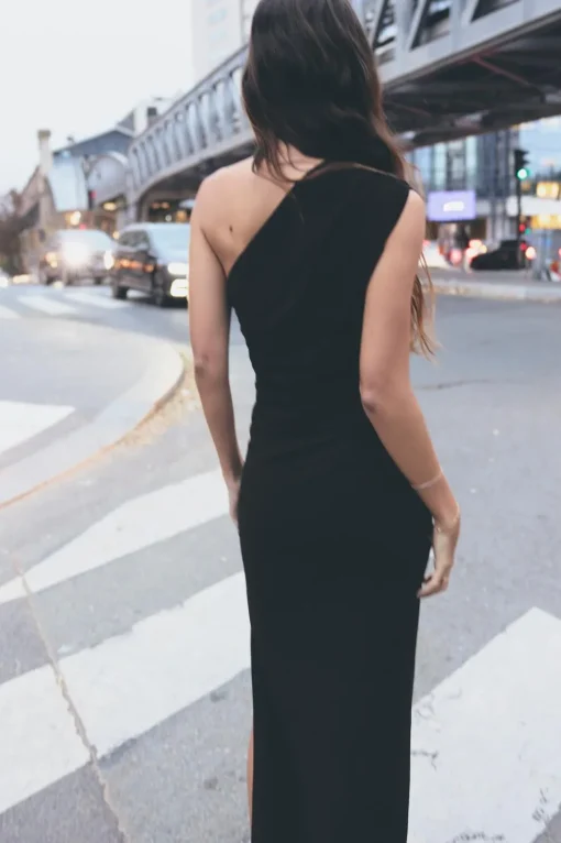 VESTIDO MIDI ASIMÉTRICO