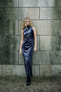 VESTIDO MIDI DRAPEADO TERCIOPELO